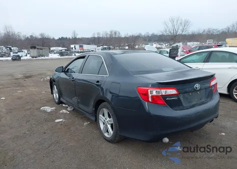 2013 Toyota Camry Se z USA, uszkodzony, nr VIN 4T1BF1FK1DU257359